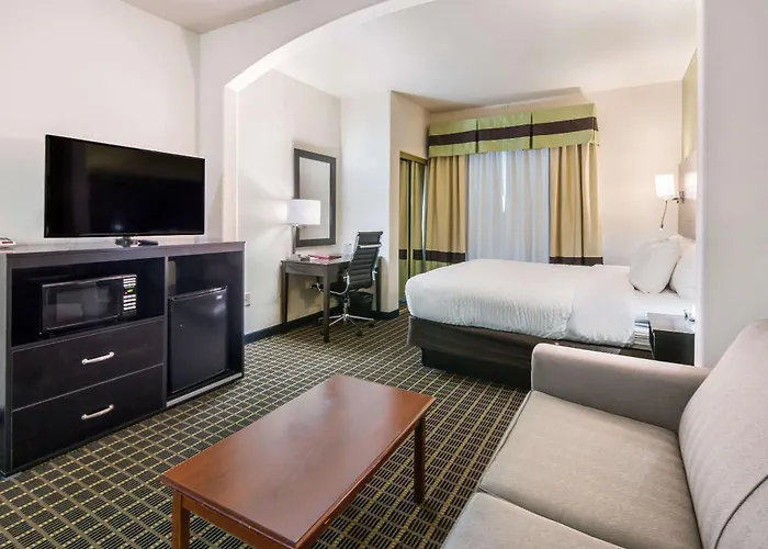 Clarion Inn & Suites Weatherford South