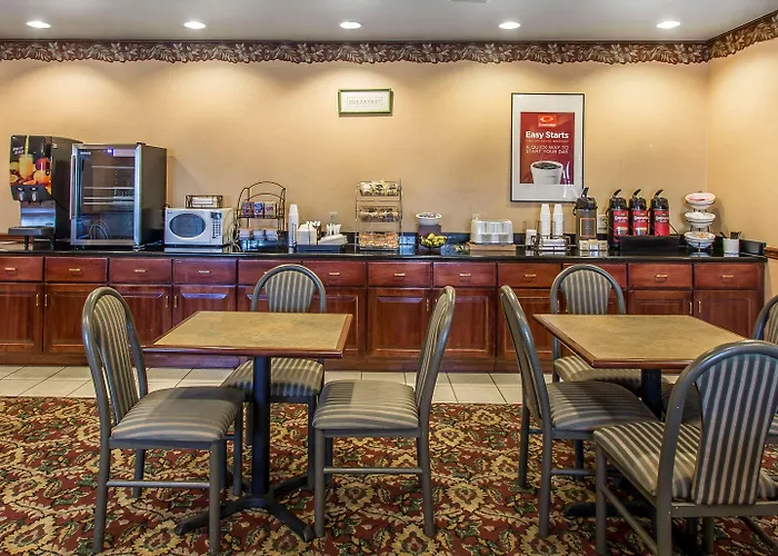 Econo Lodge Inn & Suites Marianna South