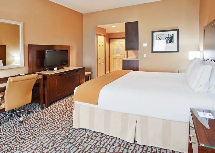 Holiday Inn Express & Suites Salinas By Ihg