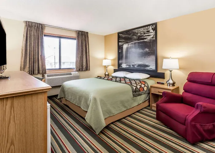 Super 8 By Wyndham Ottawa Starved Rock