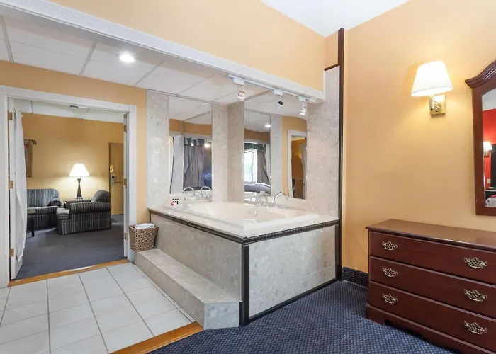 Ramada By Wyndham Newburgh/West Point