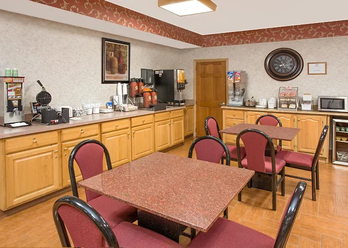 Super 8 By Wyndham Three Rivers
