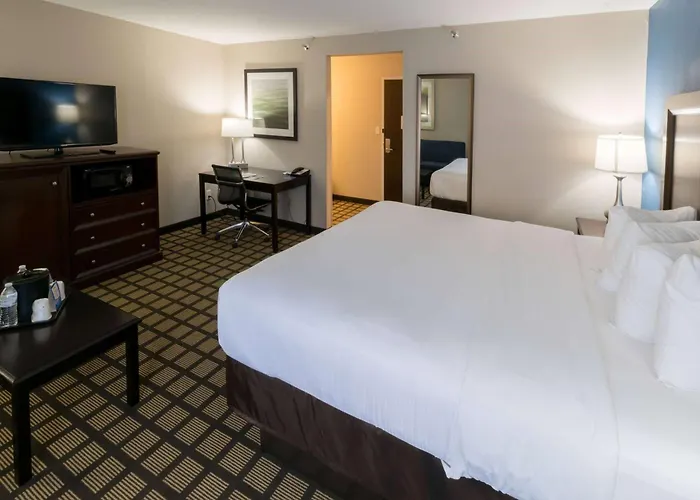 Baymont By Wyndham Detroit Airport/Romulus