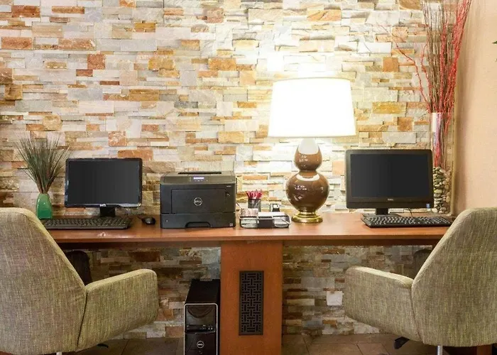 Comfort Suites