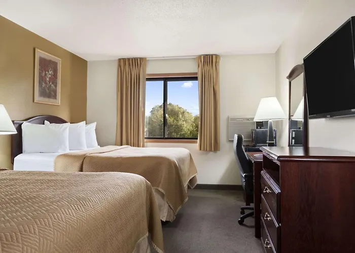 Travelodge By Wyndham La Porte/Michigan City Area