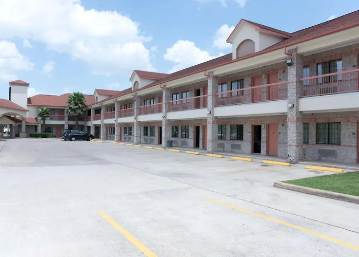 Super 8 By Wyndham Stafford Sugarland Area