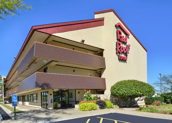 Super 8 By Wyndham Deerfield - Northbrook