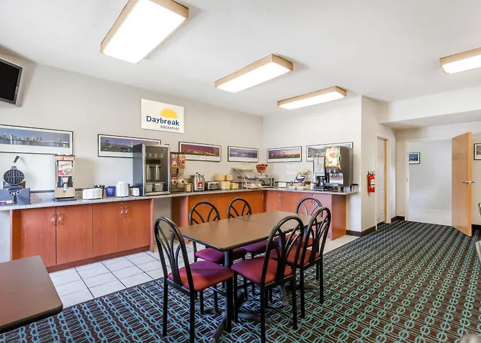 Days Inn & Suites By Wyndham Cambridge