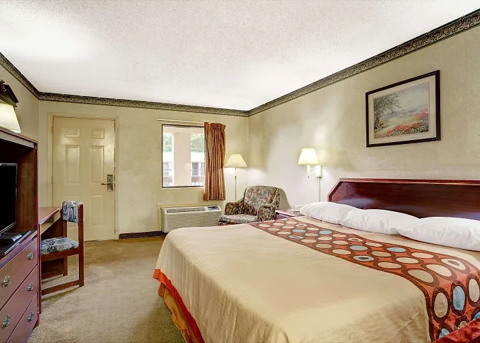 Super 8 By Wyndham Griffin