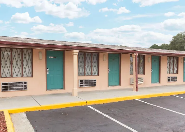 Knights Inn - Tucker