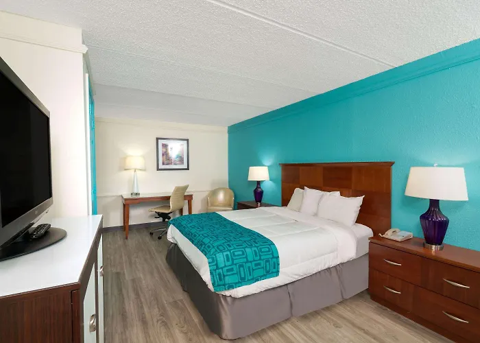 Howard Johnson By Wyndham Atlanta College Park
