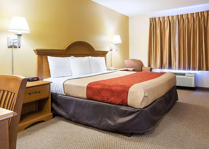 Econo Lodge Hadley Near University