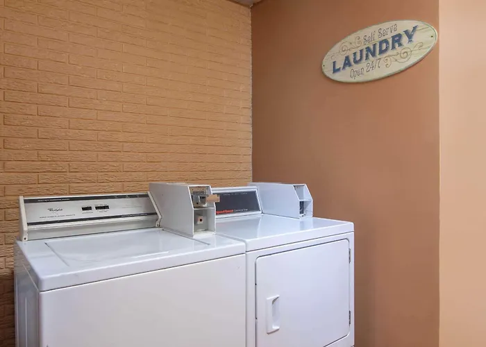 Travelodge By Wyndham Savannah Area/Richmond Hill
