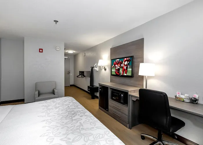 Red Roof Inn Plus Boston - Mansfield - Foxboro