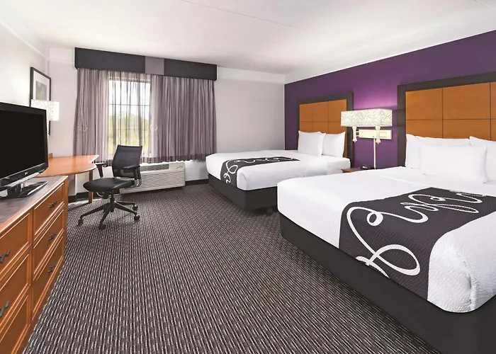 La Quinta By Wyndham St. Louis Westport