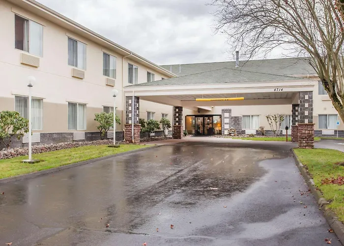 Comfort Suites Near Vancouver Mall