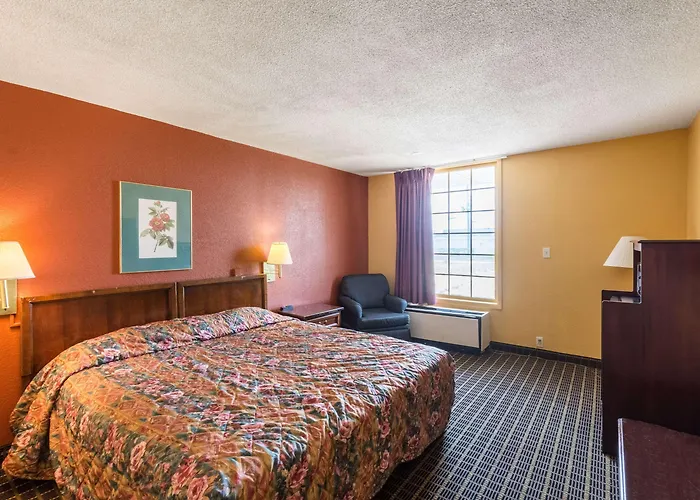 Econo Lodge Inn & Suites Orangeburg