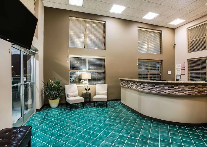 Super 8 By Wyndham Sevierville Riverside