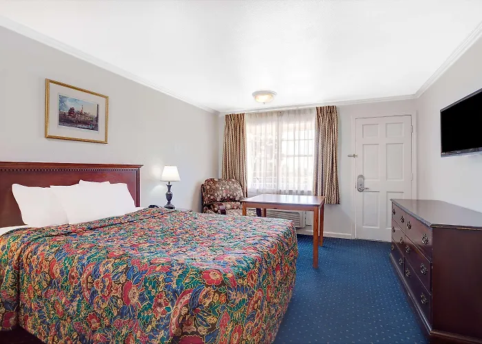 Days Inn By Wyndham Everett