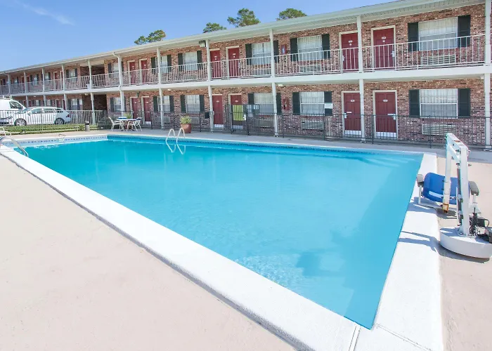 Super 8 By Wyndham West Monroe