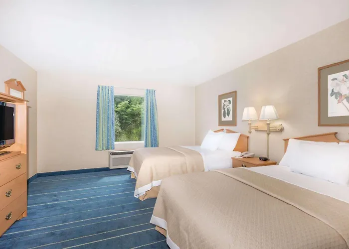 Days Inn & Suites By Wyndham Bridgeport - Clarksburg