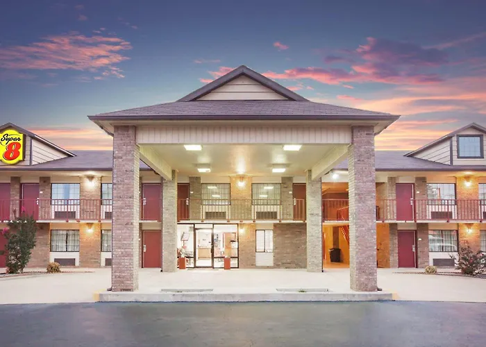 Super 8 By Wyndham Clinton