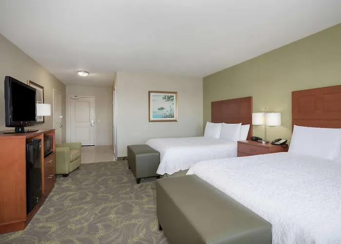 Hampton Inn & Suites Astoria