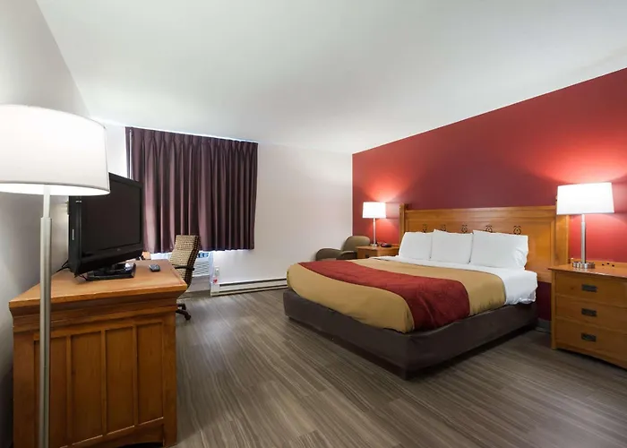 Econo Lodge Inn & Suites Escanaba North