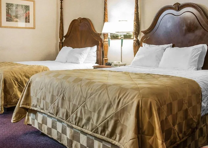 Clarion Hotel Mackinaw City Beachfront