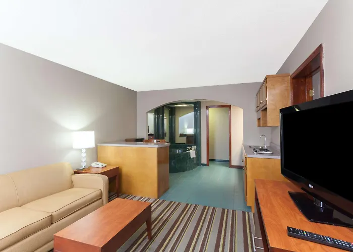 Super 8 By Wyndham Clarksville Northeast