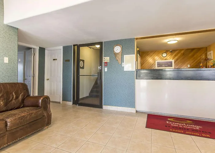 Econo Lodge Inn & Suites