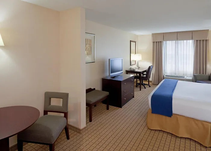 Holiday Inn Express & Suites Rochester By Ihg