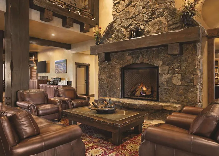 Glacier International Lodge