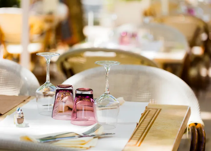 Logis Hotel Restaurant Le Cours