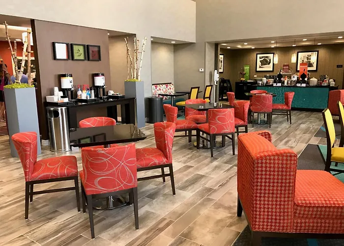 Hampton Inn & Suites-Moore