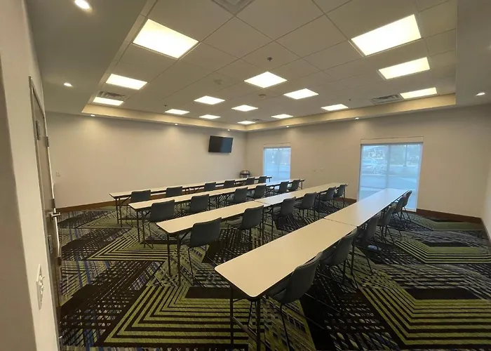 Holiday Inn Express & Suites Dayton East - Beavercreek By Ihg