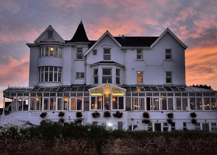 Marine Hotel