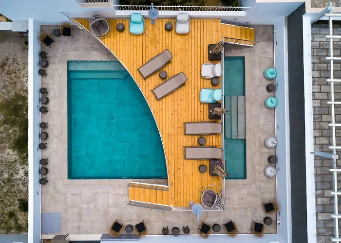 Deluxe Suites Santorini