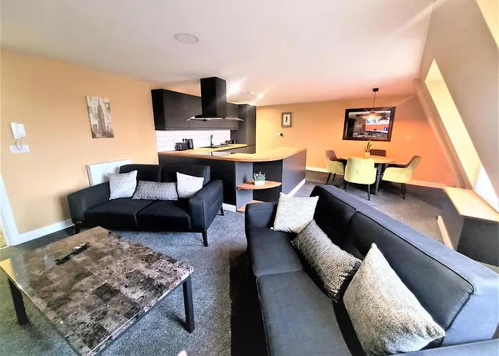 New County Hotel & Serviced Apartments By Roomsbooked