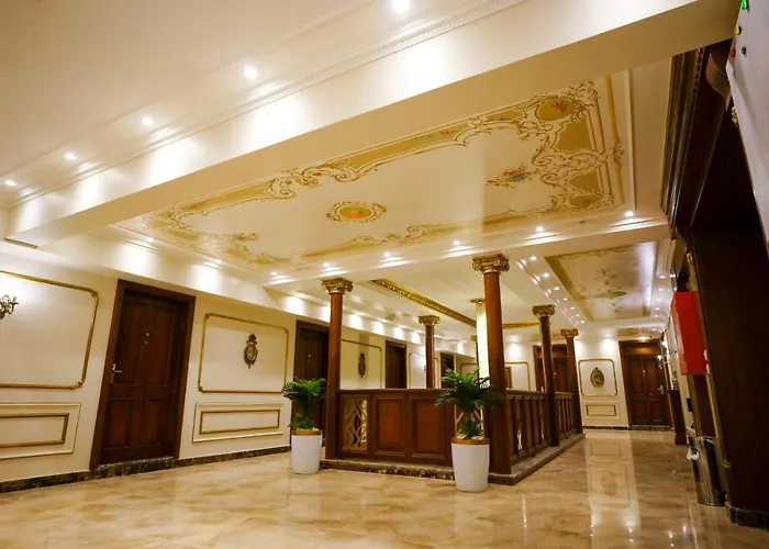 Savoy Hotel Elminya