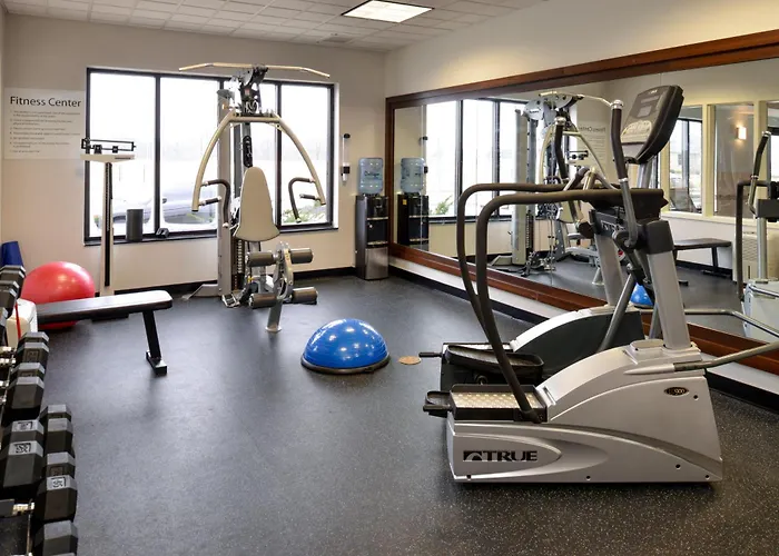 Holiday Inn Express & Suites Greenfield By Ihg