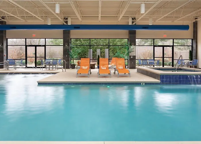 Holiday Inn And Suites Charleston West By Ihg