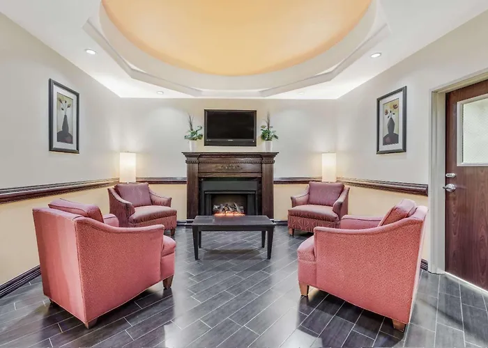 Super 8 By Wyndham Hidalgo At La Plaza Mall & Mcallen Airport