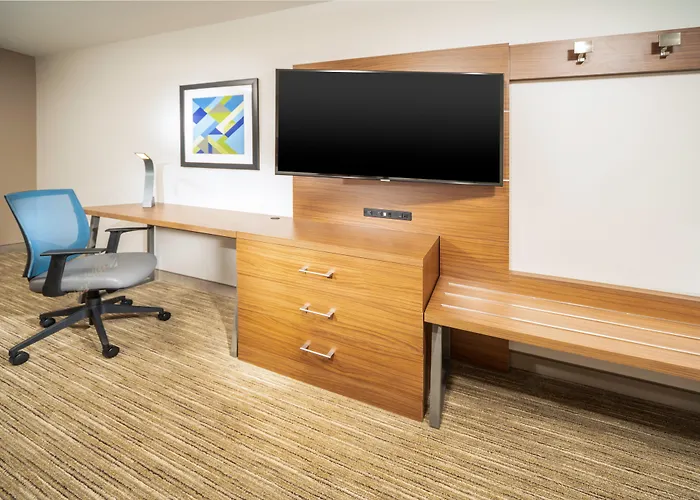 Holiday Inn Express & Suites Brevard - City Center By Ihg