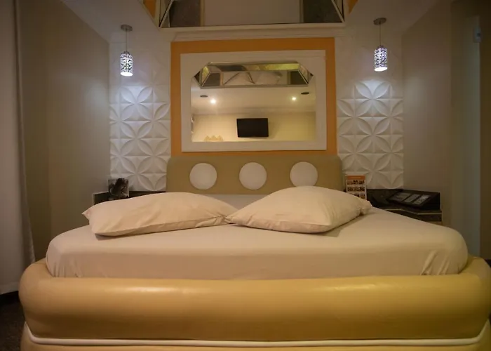 Hotel Show Adult Only