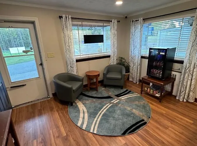 Bea'S Parkway Inn