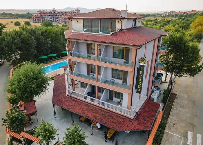 Lecardo Hotel
