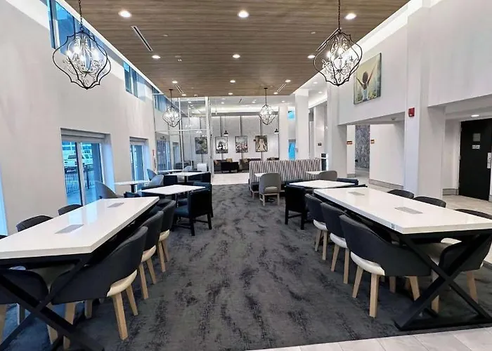 Wyndham O'Hare Hotel