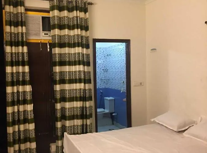 Hotel O Malik Guest House Near Omaxe Celebration Mall