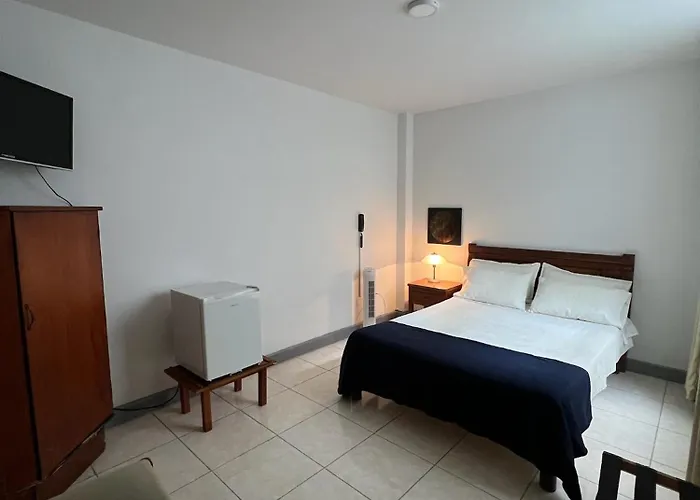 HOTEL ARMENIA CENTRO , TENEMOS AGUA CALIENTE y FACTURACION ELECTRONICA, Gracias